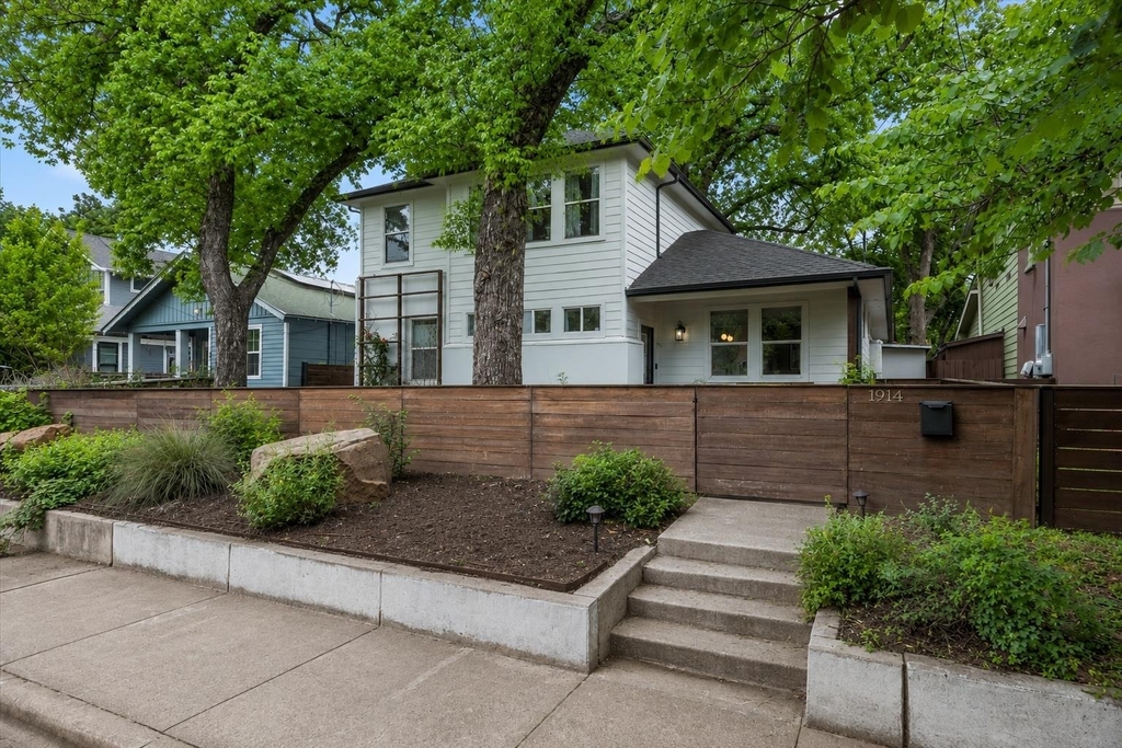 1914 Garden St - Photo 1