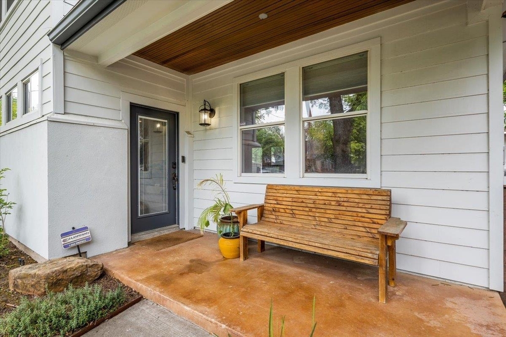 1914 Garden St - Photo 2