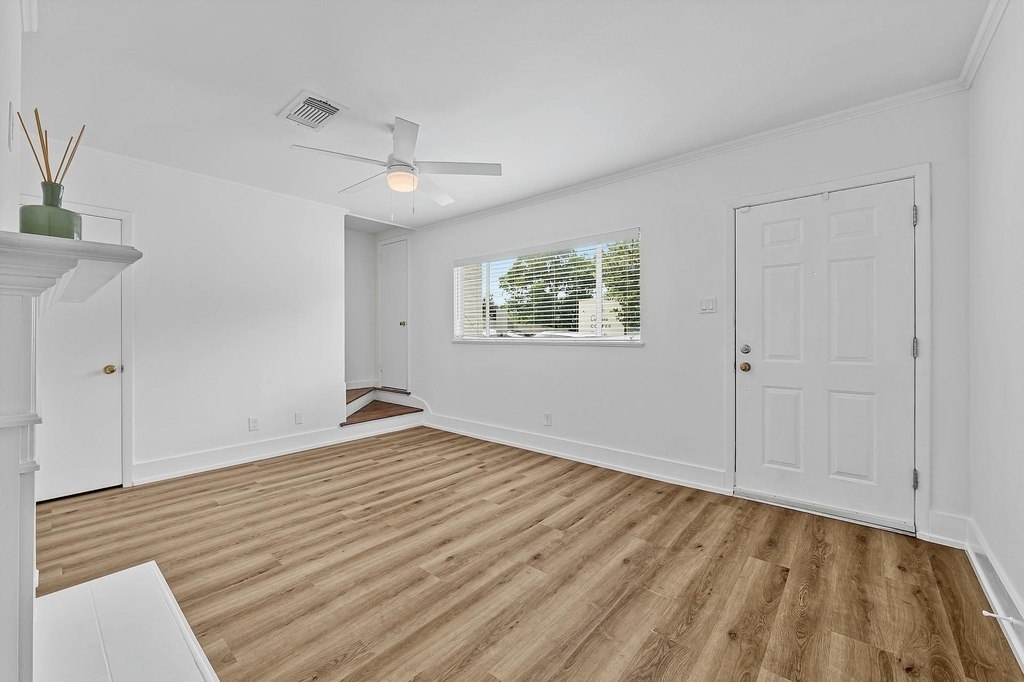 2401 Winsted Ln - Photo 3