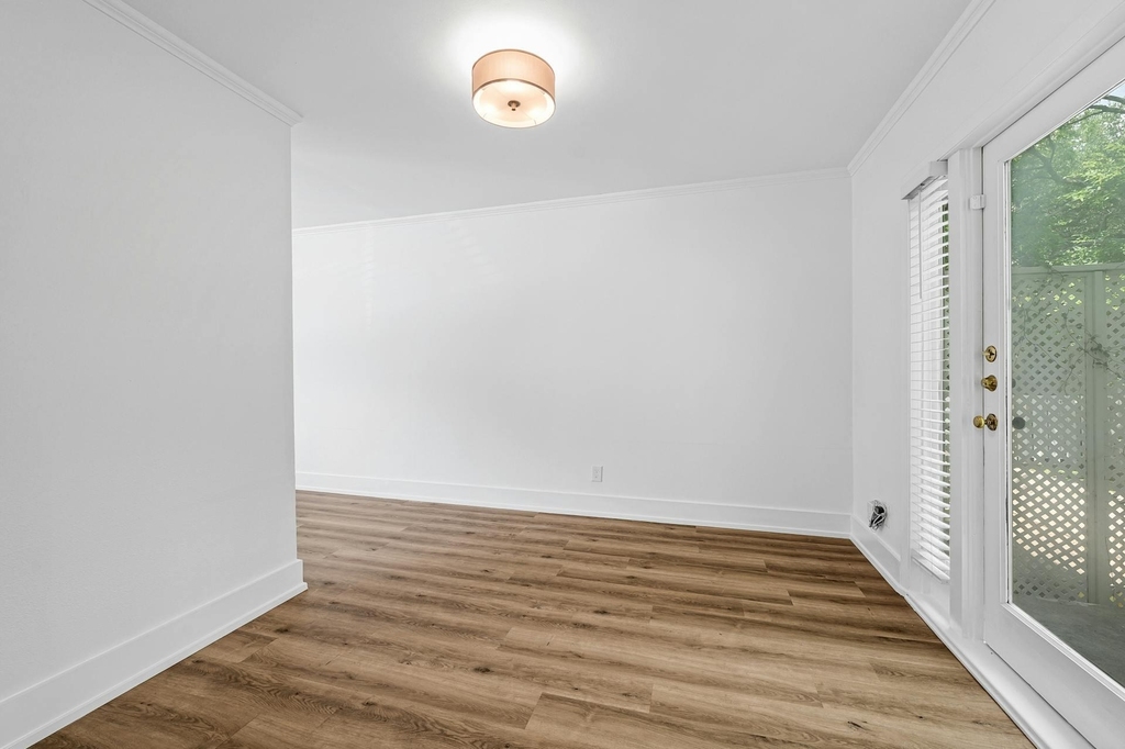 2401 Winsted Ln - Photo 11