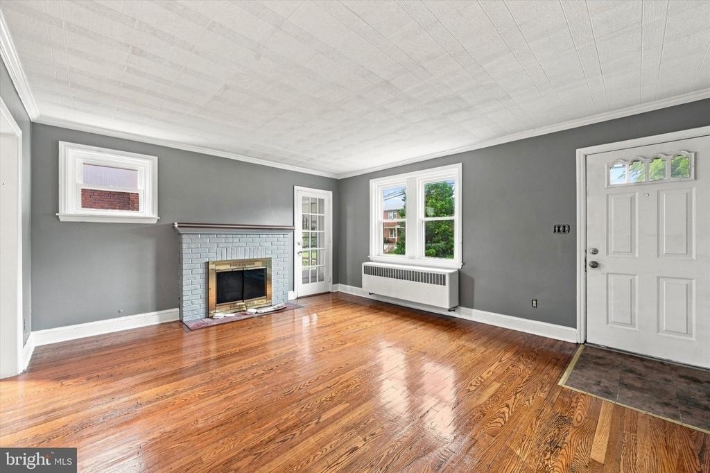 309 W 38th Street - Photo 2