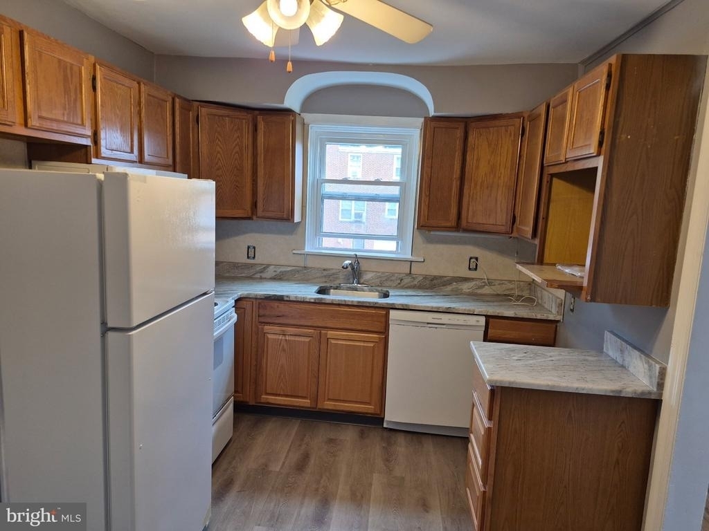 309 W 38th Street - Photo 5