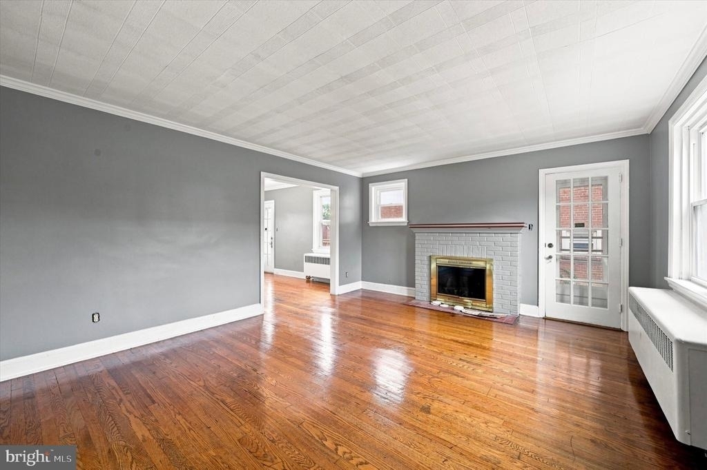 309 W 38th Street - Photo 1