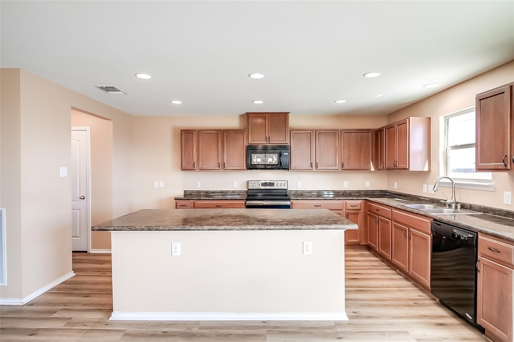 518 Carrington St - Photo 10
