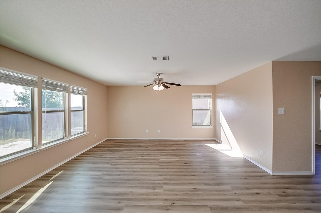 518 Carrington St - Photo 6