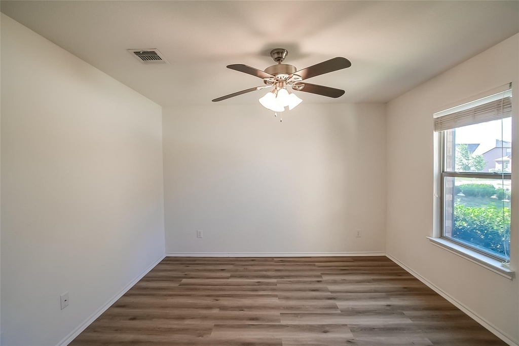 518 Carrington St - Photo 4