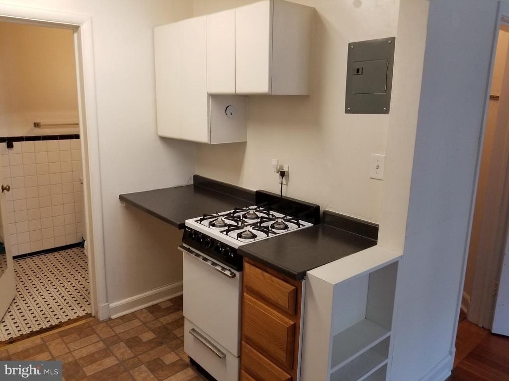 2112 O Street Nw - Photo 2