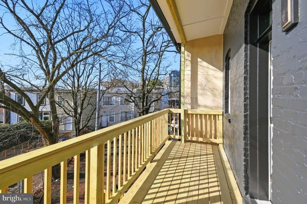517 Florida Avenue Ne - Photo 23