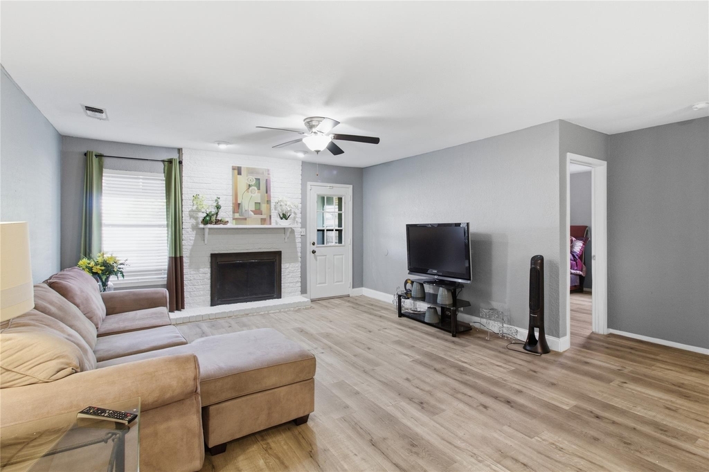 2410 Buttercup Cir - Photo 8