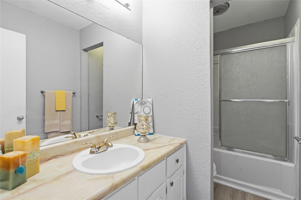 2410 Buttercup Cir - Photo 14