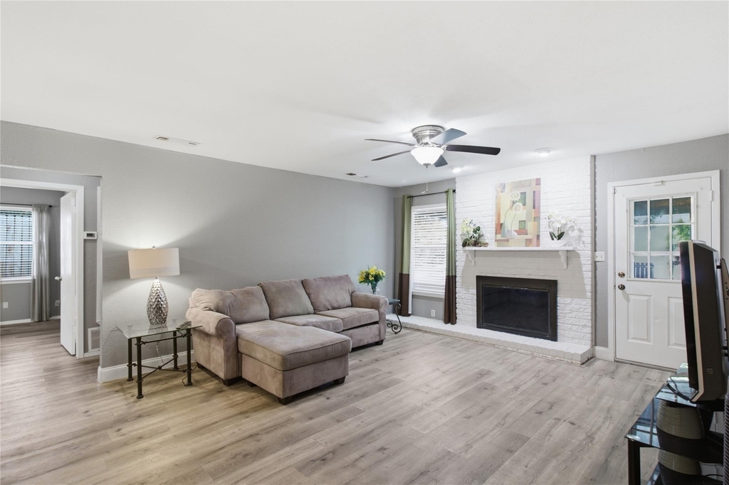 2410 Buttercup Cir - Photo 9