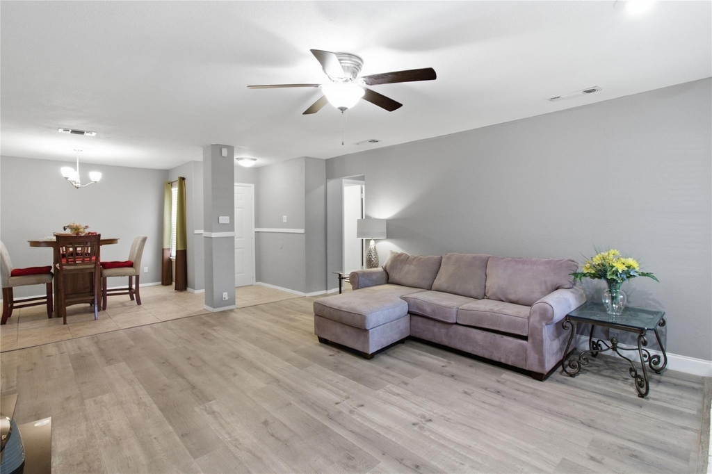 2410 Buttercup Cir - Photo 2