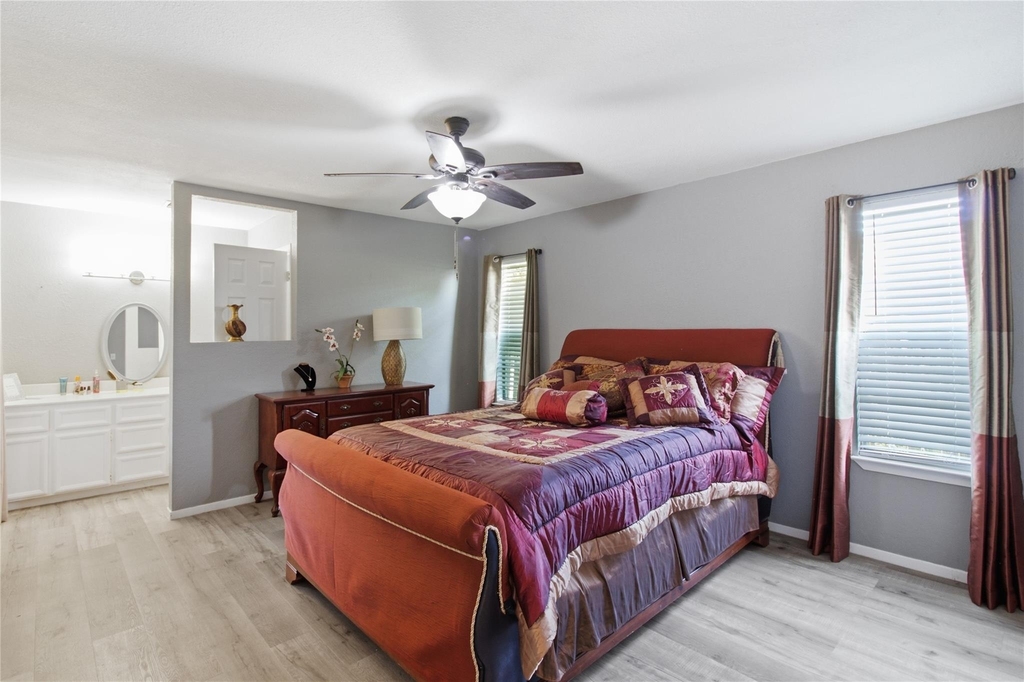 2410 Buttercup Cir - Photo 13