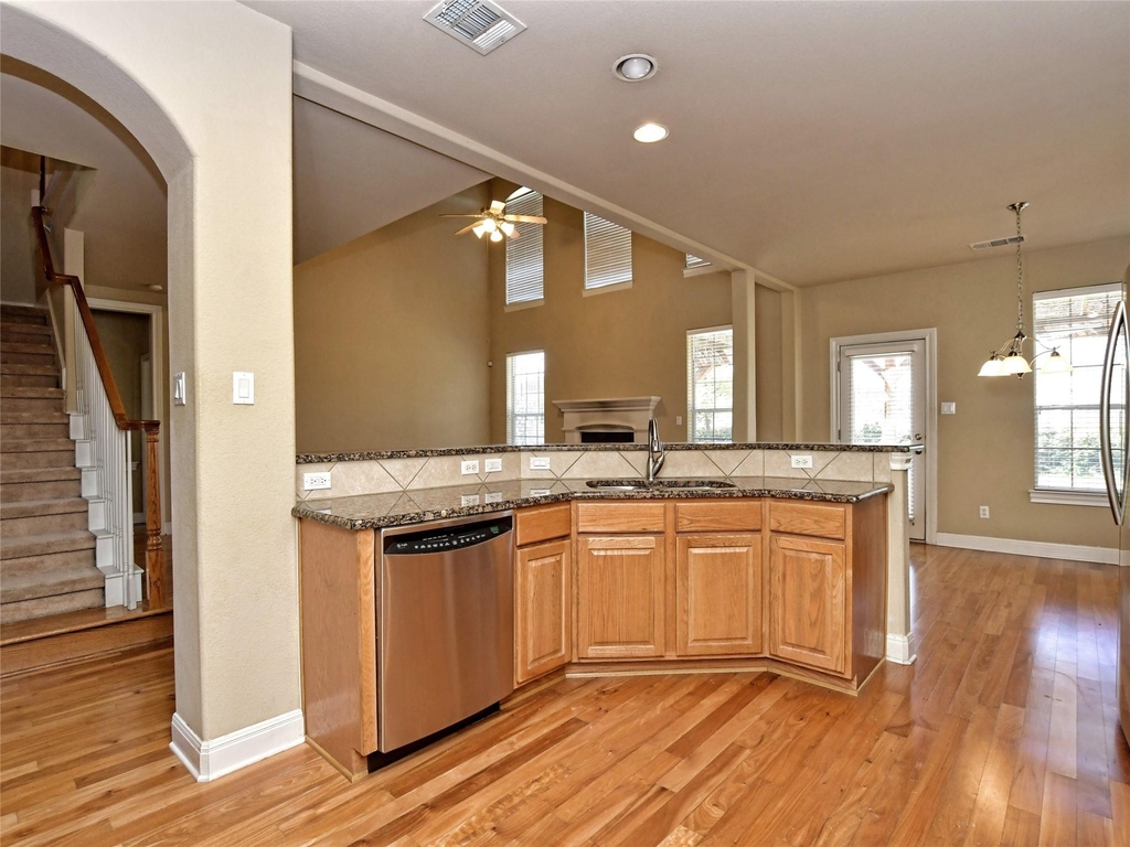 303 Hensley Dr - Photo 10