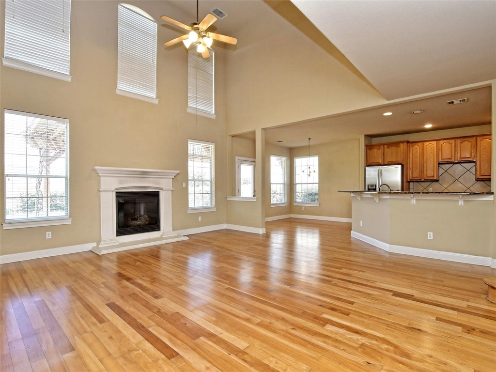 303 Hensley Dr - Photo 3