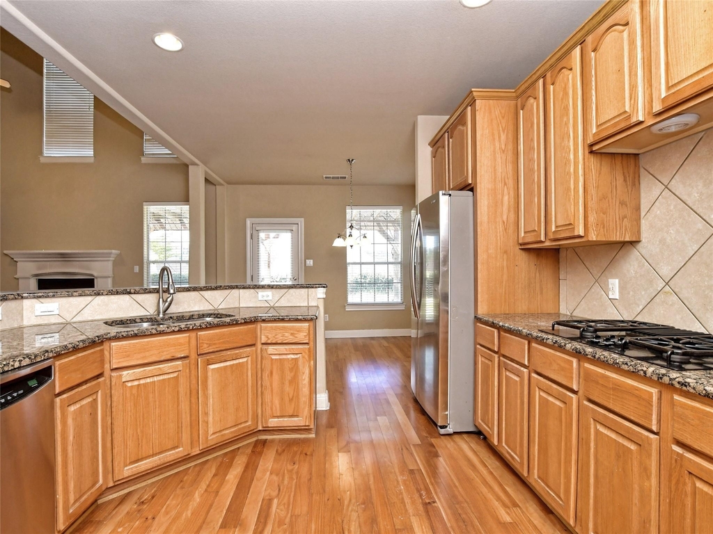 303 Hensley Dr - Photo 9