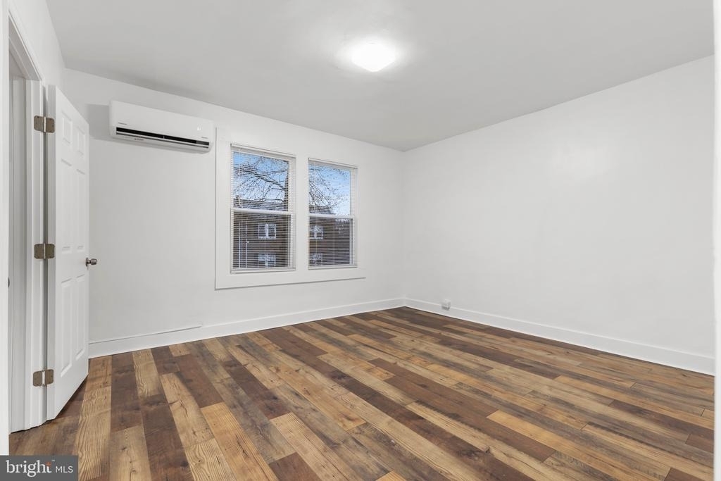 1512 Isherwood Street Ne - Photo 0