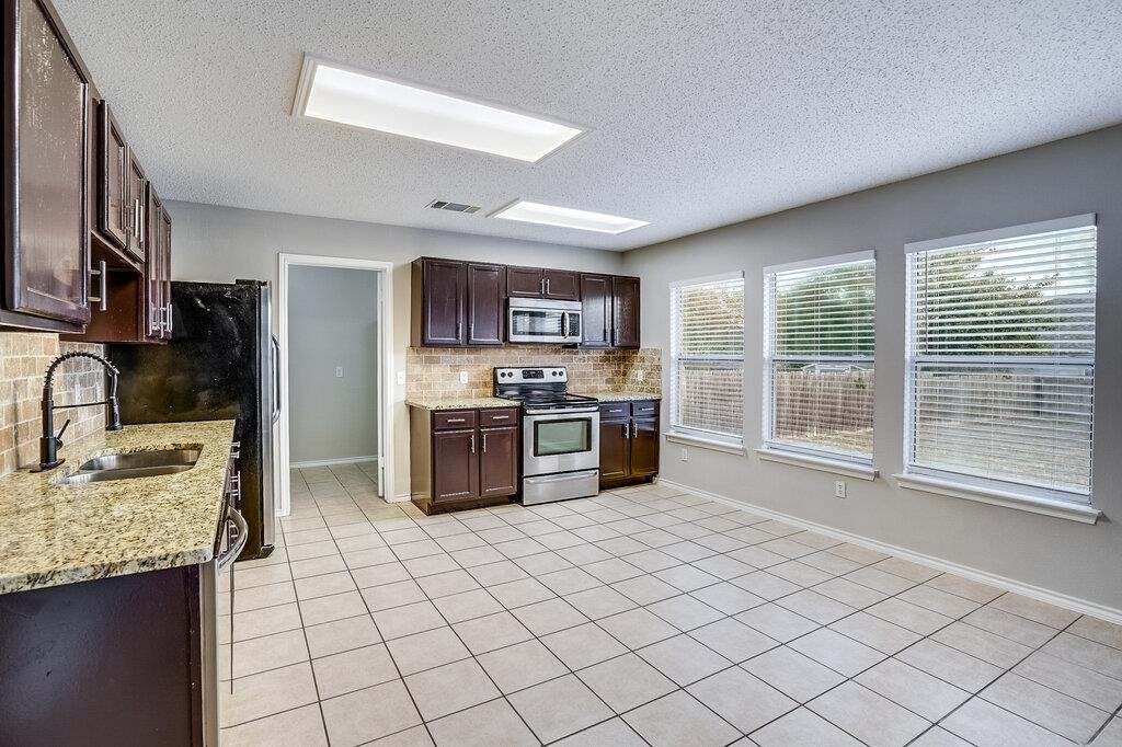 1001 Howell Terrace Pl - Photo 3