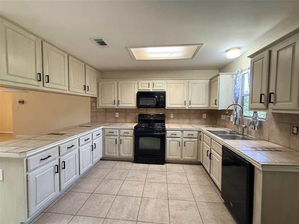 7907 Dunn St - Photo 4