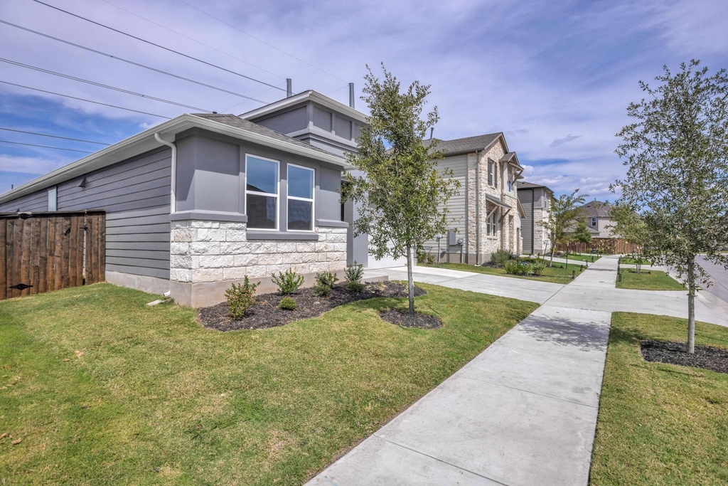 131 Adeline Rd - Photo 2