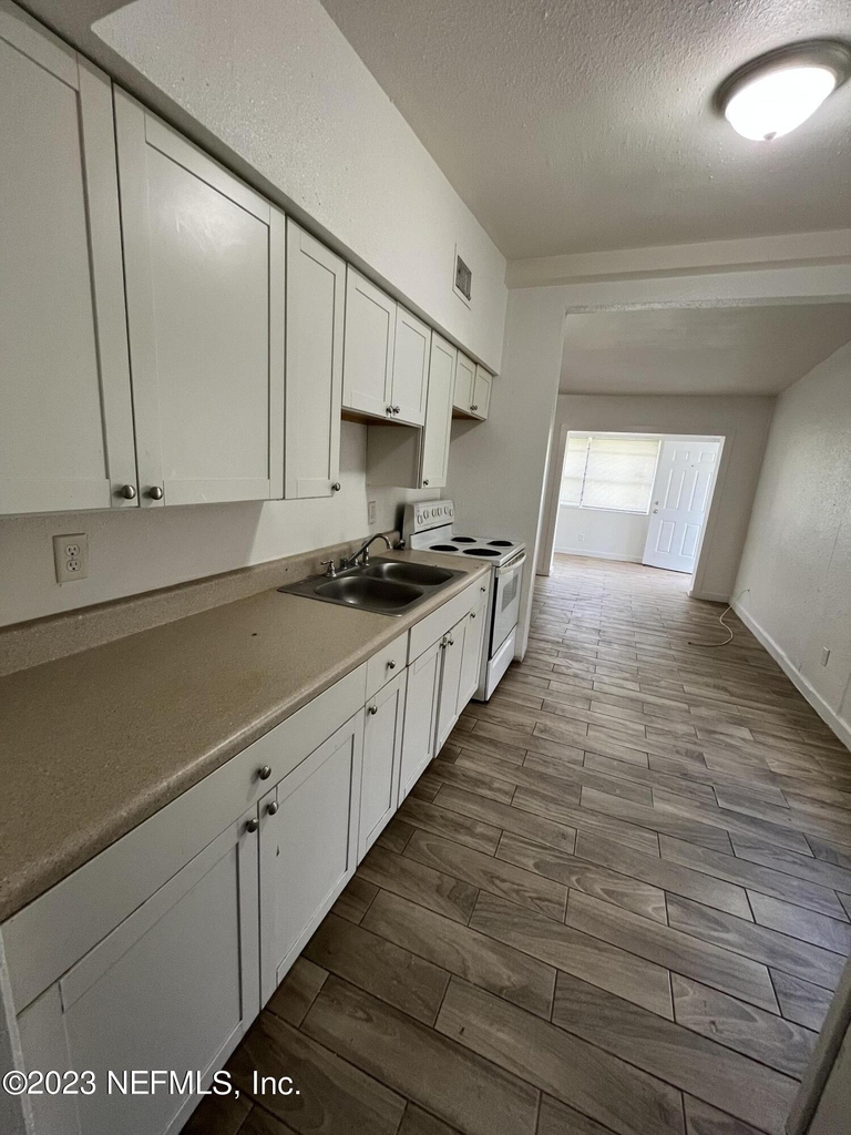 5823 Iris Boulevard - Photo 4