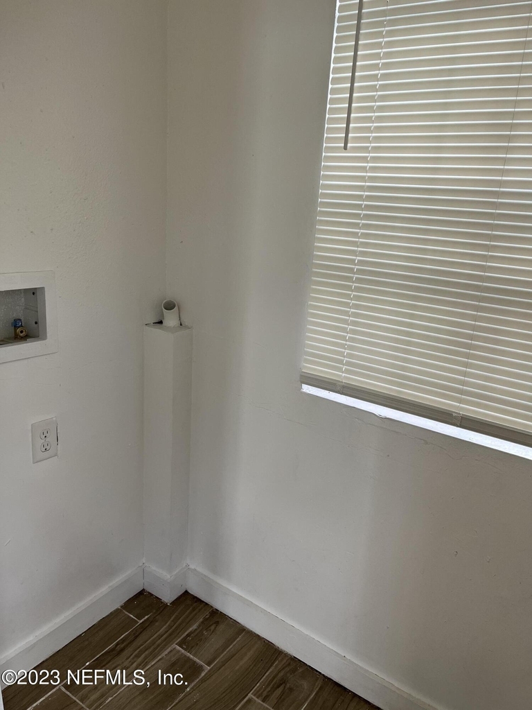 5823 Iris Boulevard - Photo 9