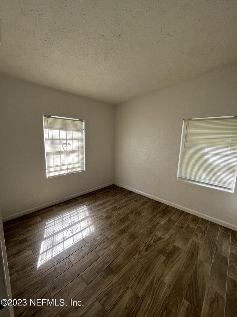 5823 Iris Boulevard - Photo 6