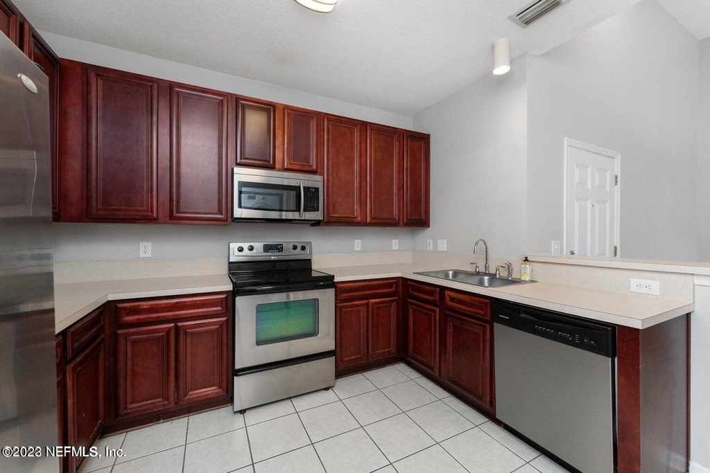 8226 Green Parrot Road - Photo 9
