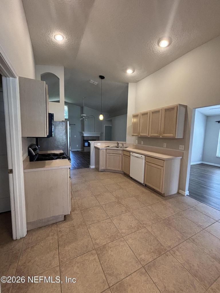 13758 Sea Hawk Street - Photo 5