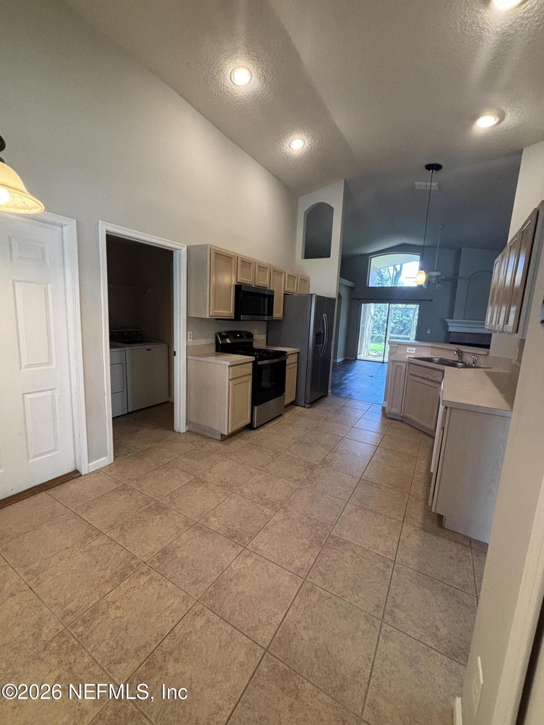 13758 Sea Hawk Street - Photo 4