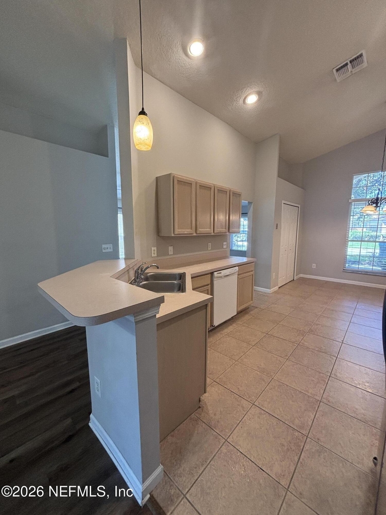 13758 Sea Hawk Street - Photo 8