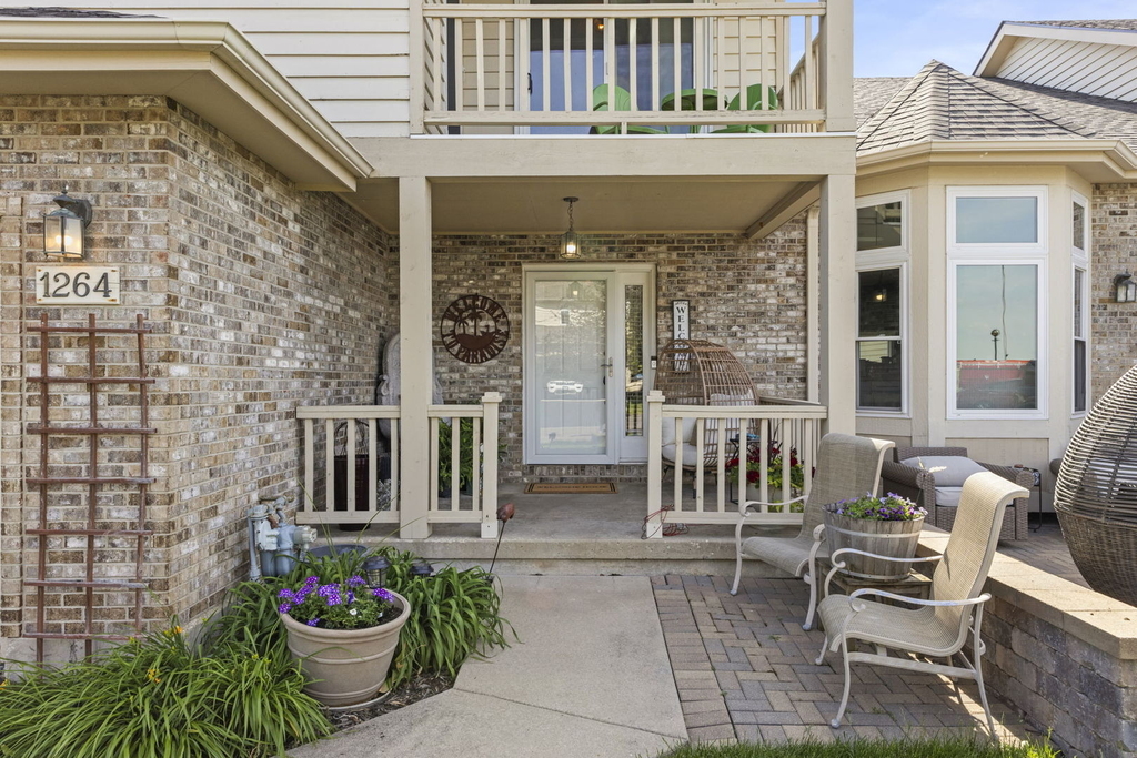 1264 Bellevue Drive - Photo 2