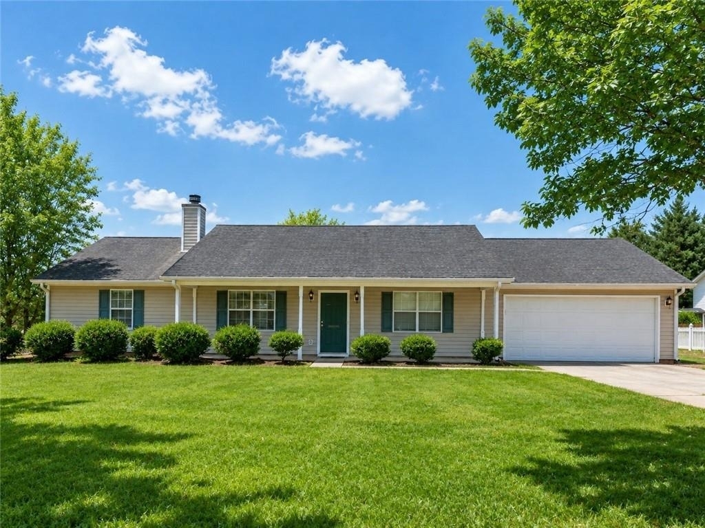 108 Greenleaf Drive - Photo 0