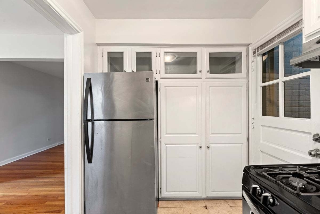 1539 Monroe Avenue - Photo 6
