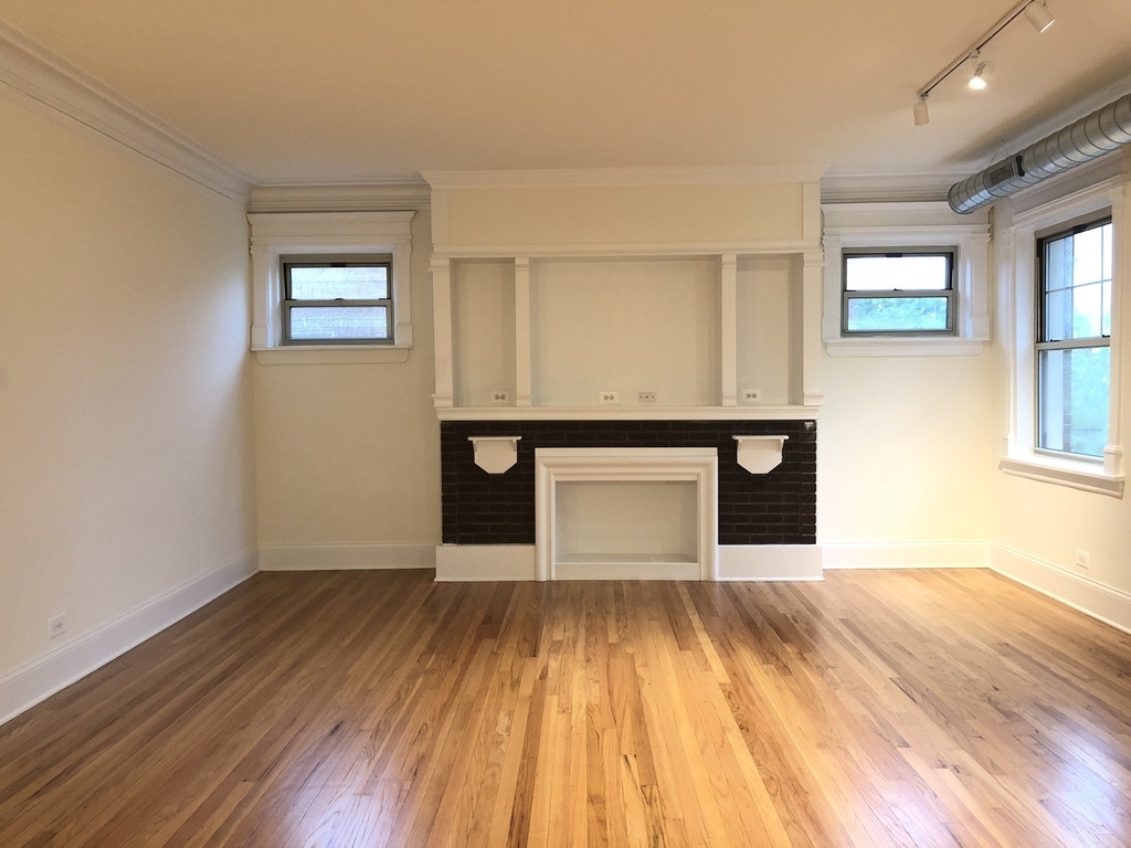 5330 N Kenmore Avenue - Photo 1