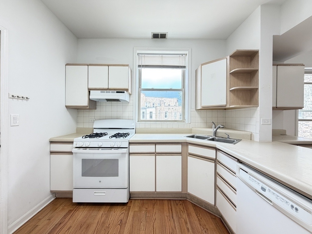 5783 N Ridge Avenue - Photo 3