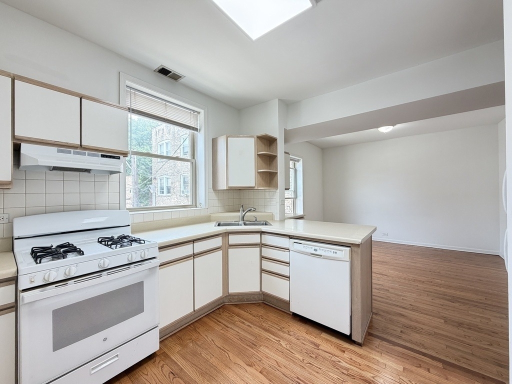 5783 N Ridge Avenue - Photo 4