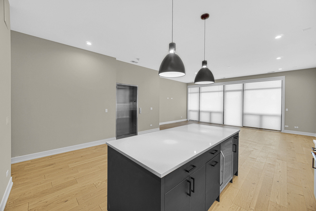 1203 W Augusta Boulevard - Photo 7