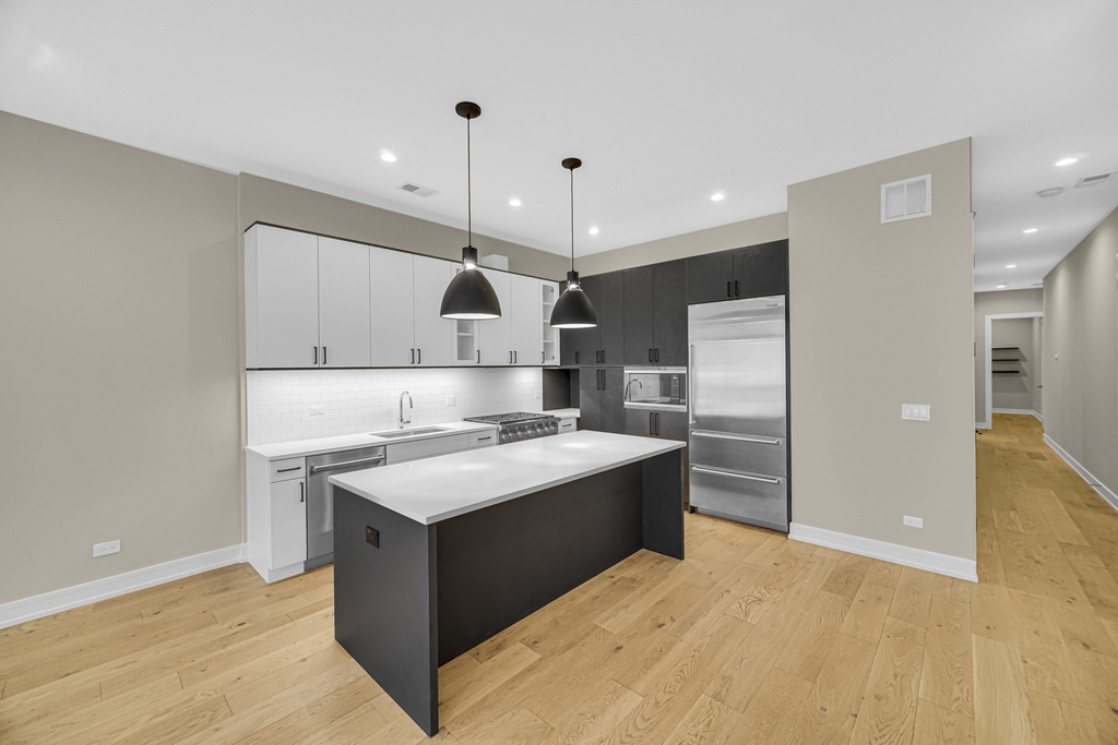 1203 W Augusta Boulevard - Photo 4