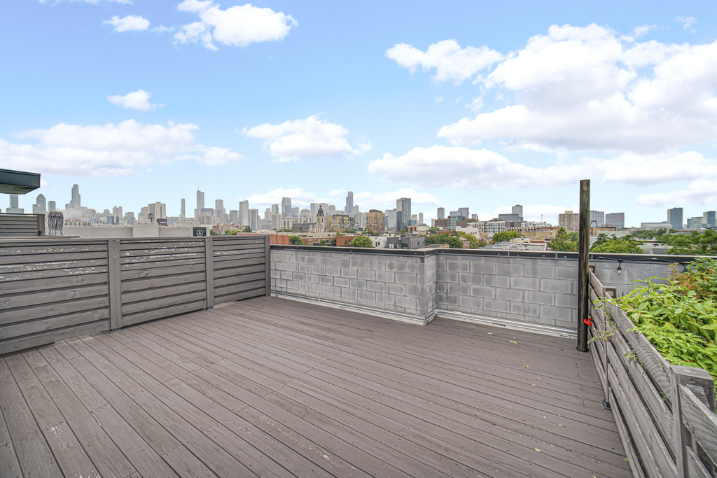 1203 W Augusta Boulevard - Photo 23