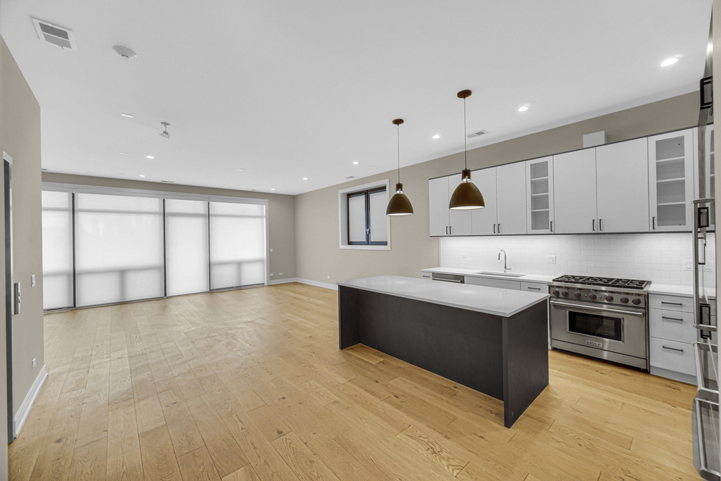 1203 W Augusta Boulevard - Photo 3