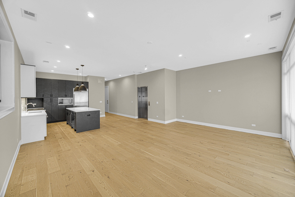 1203 W Augusta Boulevard - Photo 1