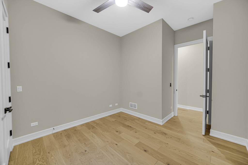 1203 W Augusta Boulevard - Photo 11
