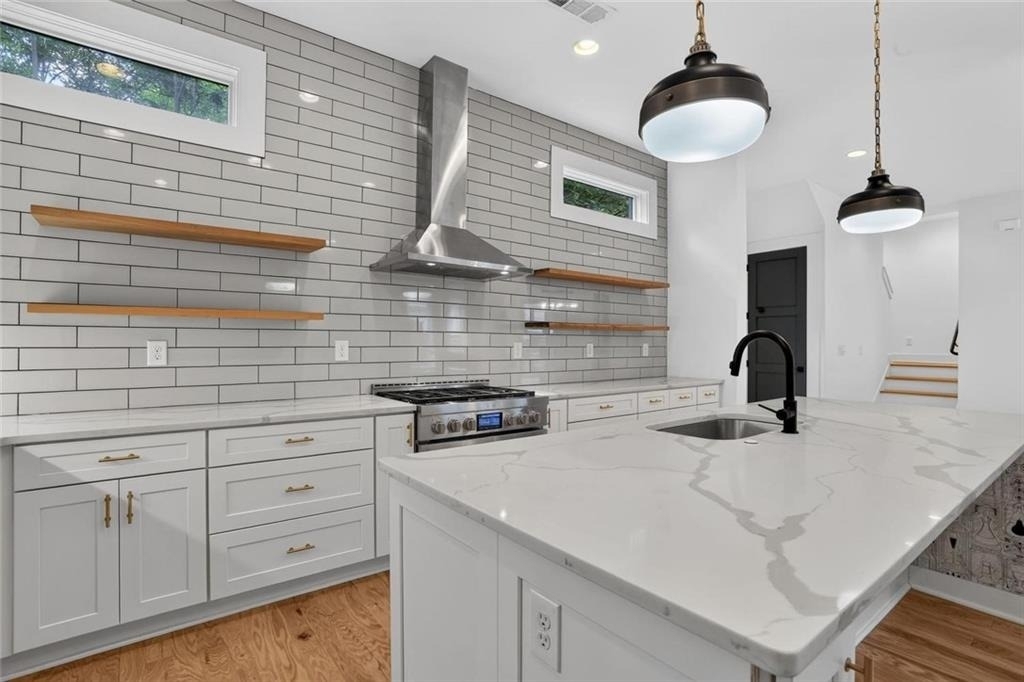 244 Locust Street Ne - Photo 2