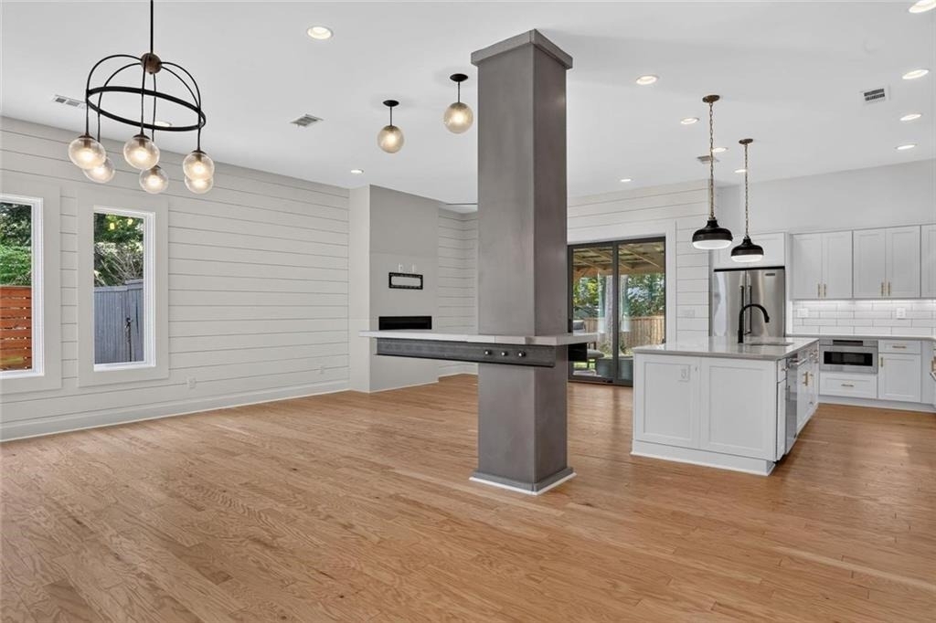 244 Locust Street Ne - Photo 3