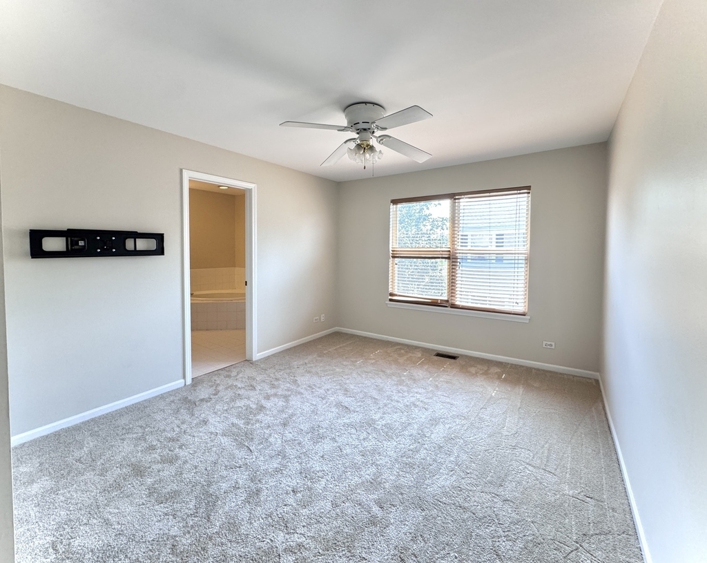 2424 Courtyard Circle - Photo 19