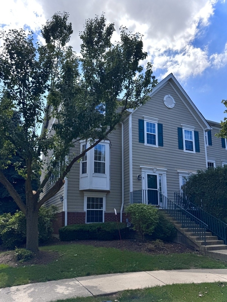 2424 Courtyard Circle - Photo 1
