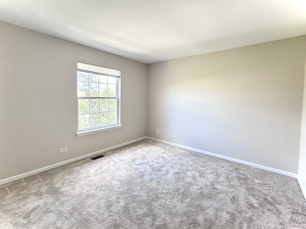 2424 Courtyard Circle - Photo 16