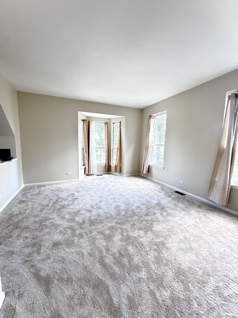 2424 Courtyard Circle - Photo 4