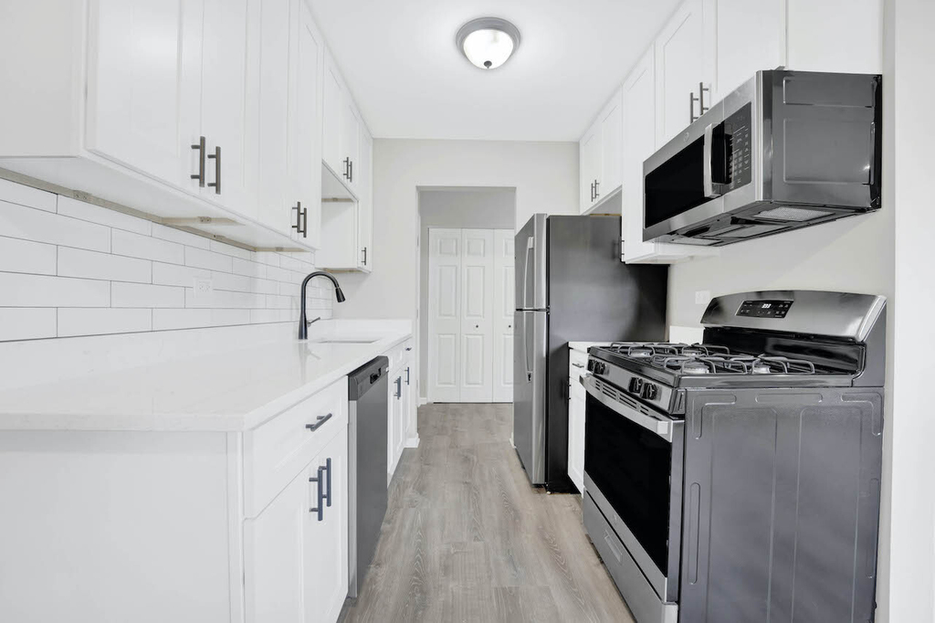 171 W 63rd Street - Photo 3